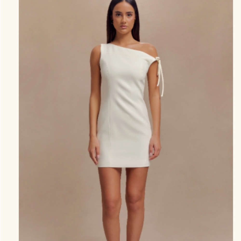 Elegant One-Shoulder Cream Dress